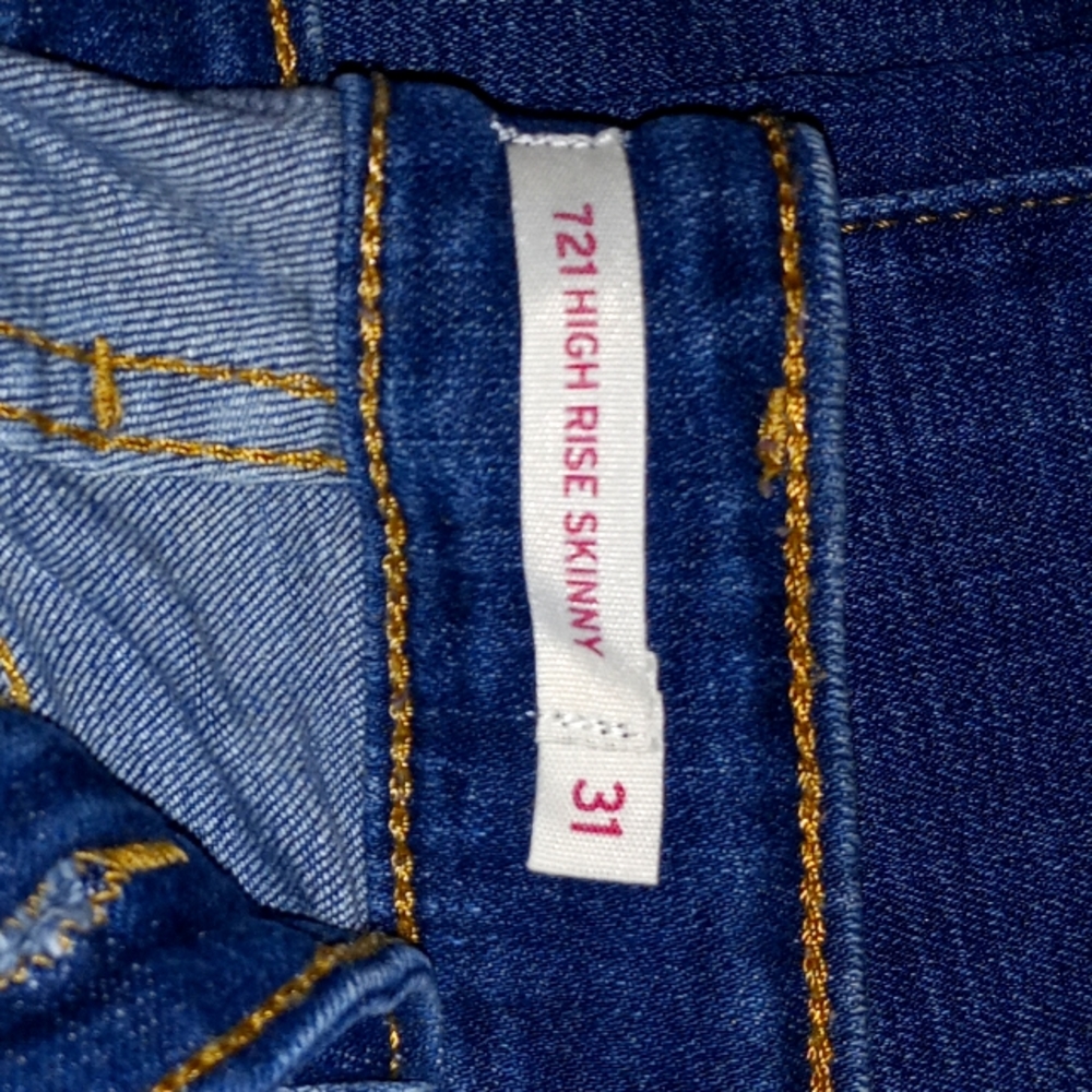 Levi's universal threads and other name brands of women's jeans